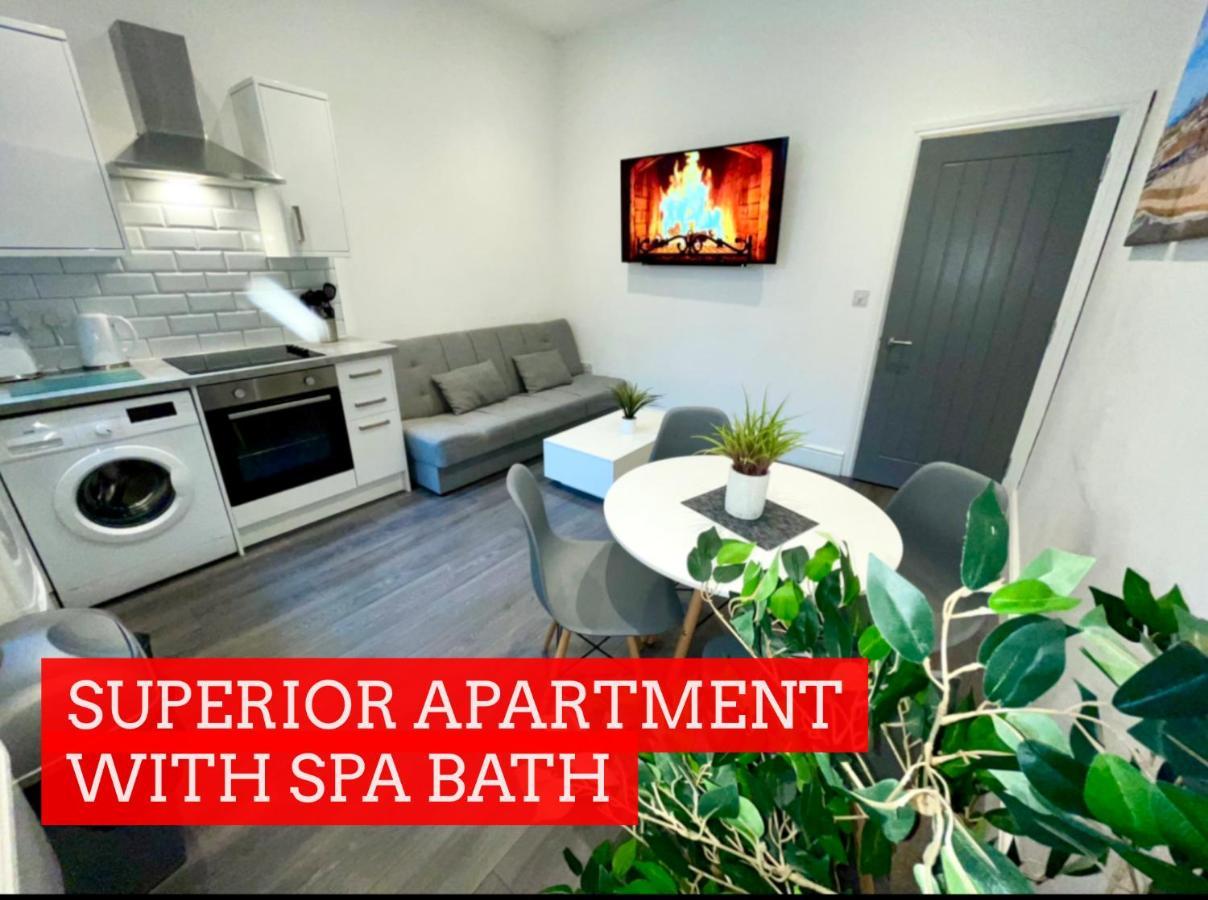 Albert Luxury Hottub & Jacuzzi Apartments Blackpool Szoba fotó