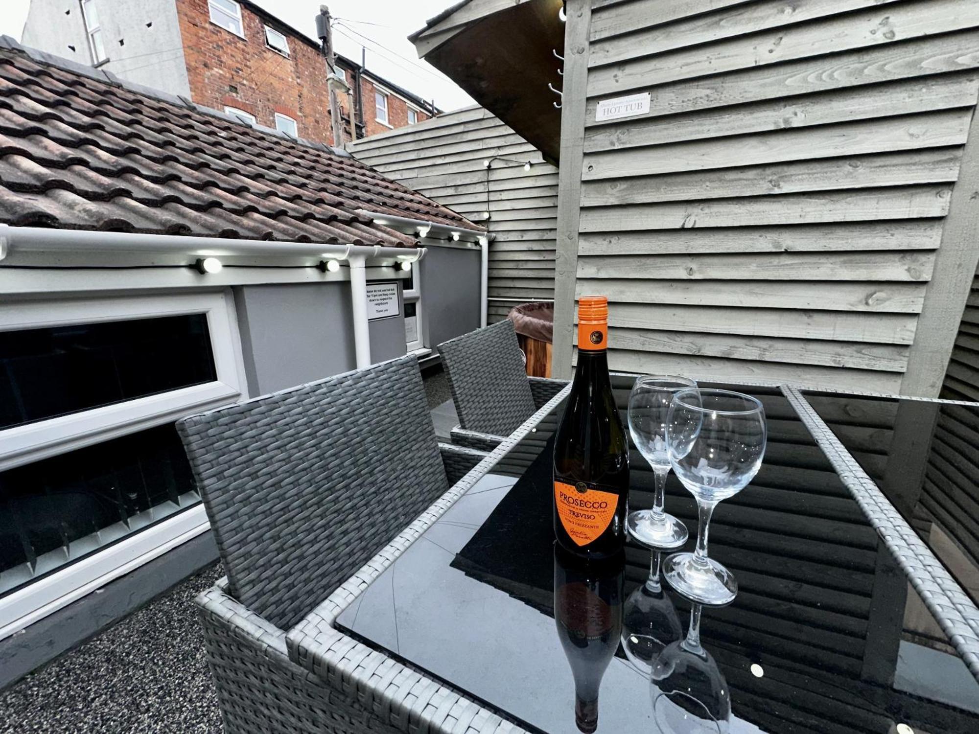 Albert Luxury Hottub & Jacuzzi Apartments Blackpool Szoba fotó